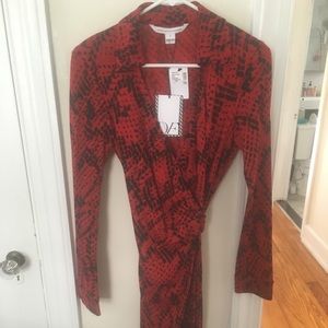 DVF NWT 100% silk collared red snake wrap dress